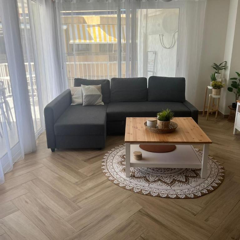 Beachfront Salou apartment with sea view - Apartamento de 3 dormitorios - 12