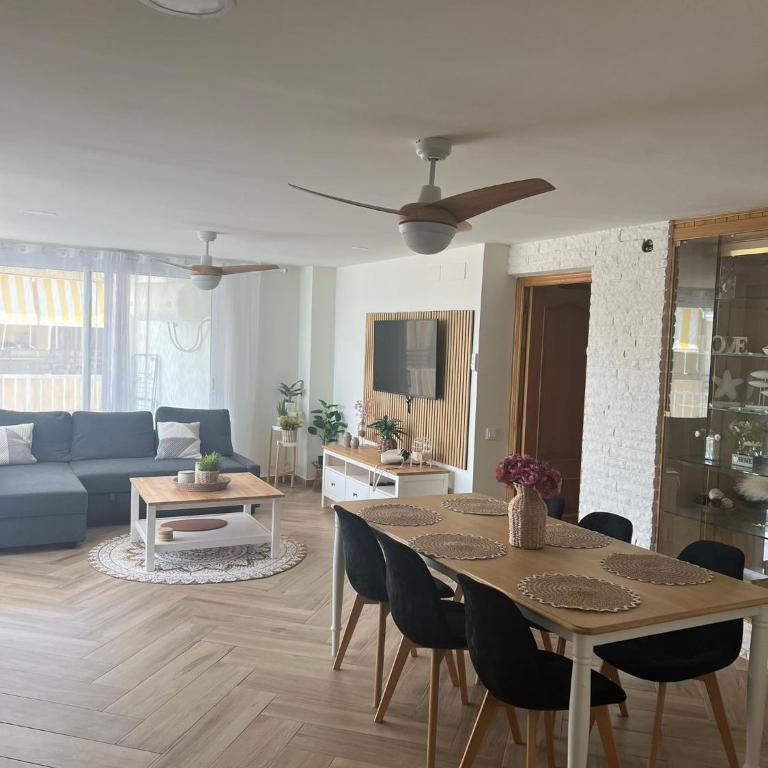 Beachfront Salou apartment with sea view - Apartamento de 3 dormitorios - 22