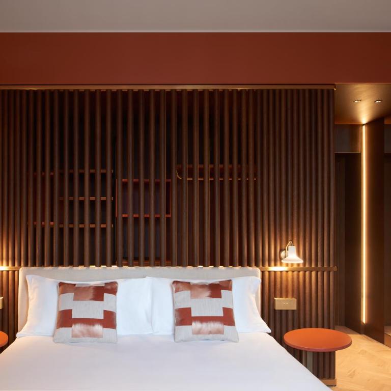 Amabilia Suites - Double Room with Cathedral View - 9
