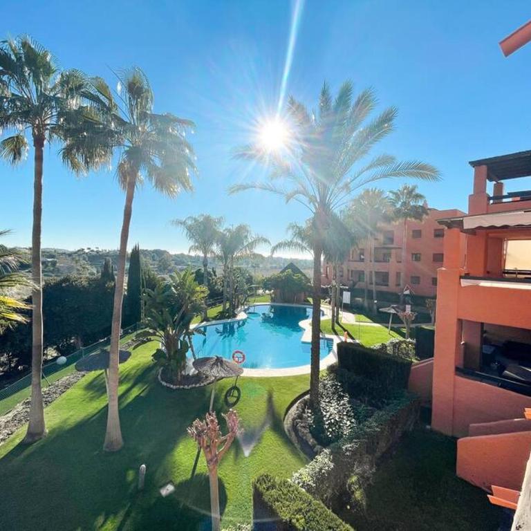 Bright Apartment Indoor and outdoor Pool and Sauna - Apartamento de 2 dormitorios - 1