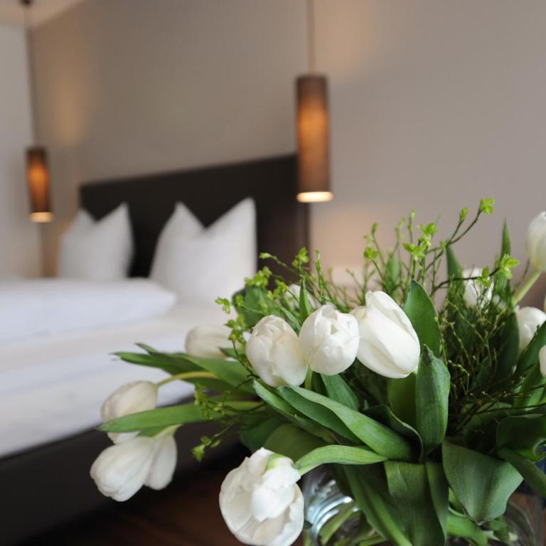Hotel Vier Jahreszeiten - Standard Double Room with Balcony - 1