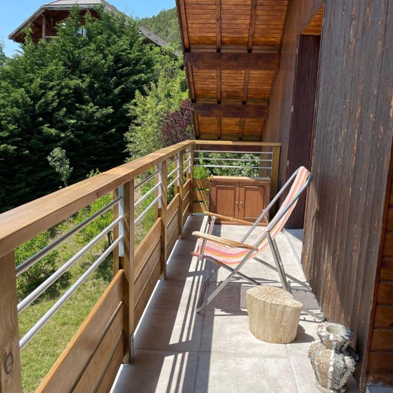 Gîte confort 15 couchages, vue panoramique Montagne Hautes Alpes, Terrasses - Casa de 6 dormitorios - 48