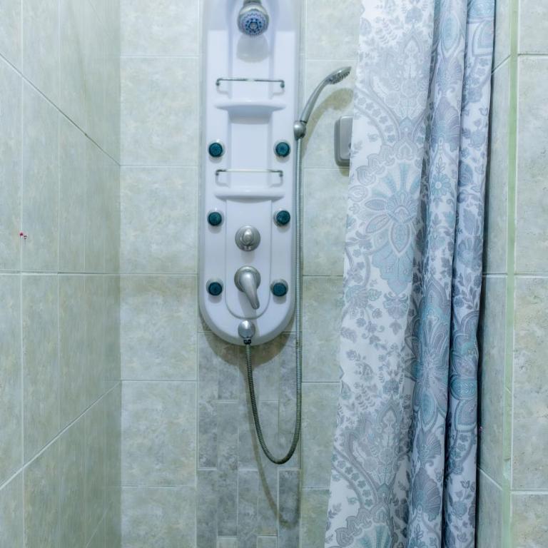 Hostal Antares - Habitación Doble Deluxe con ducha - 2