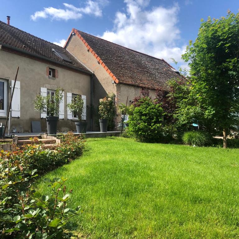 Proche de VICHY Le colombier studio tout confort parking privé - Studio Lit Queen-Size - 9