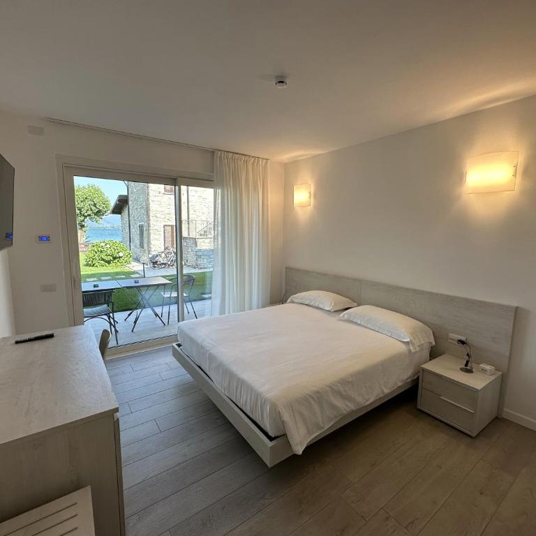 Resort le Vele Suites and Apartments - Camera Matrimoniale con Vista Lago - 1