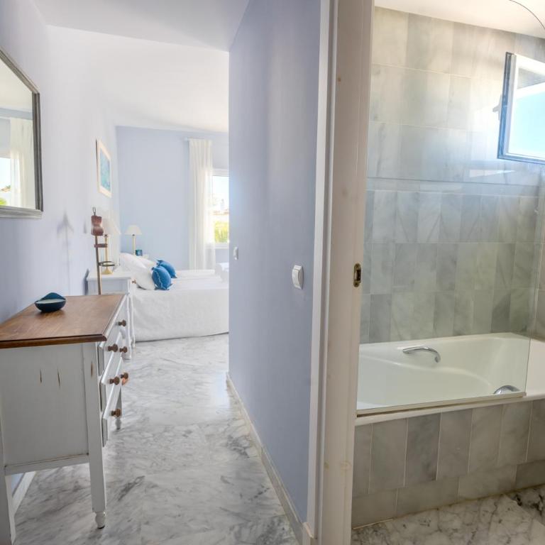 Ático Costa Ballena playa infante. 1º línea playa - Two-Bedroom Apartment - 21