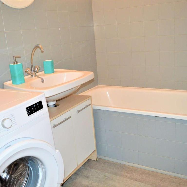 Studio Cabine avec Terrasse et Parking - Proche Centre et Plages à Cavalaire-sur-Mer - FR-1-226B-31 - Apartment (4 Adults) - 10