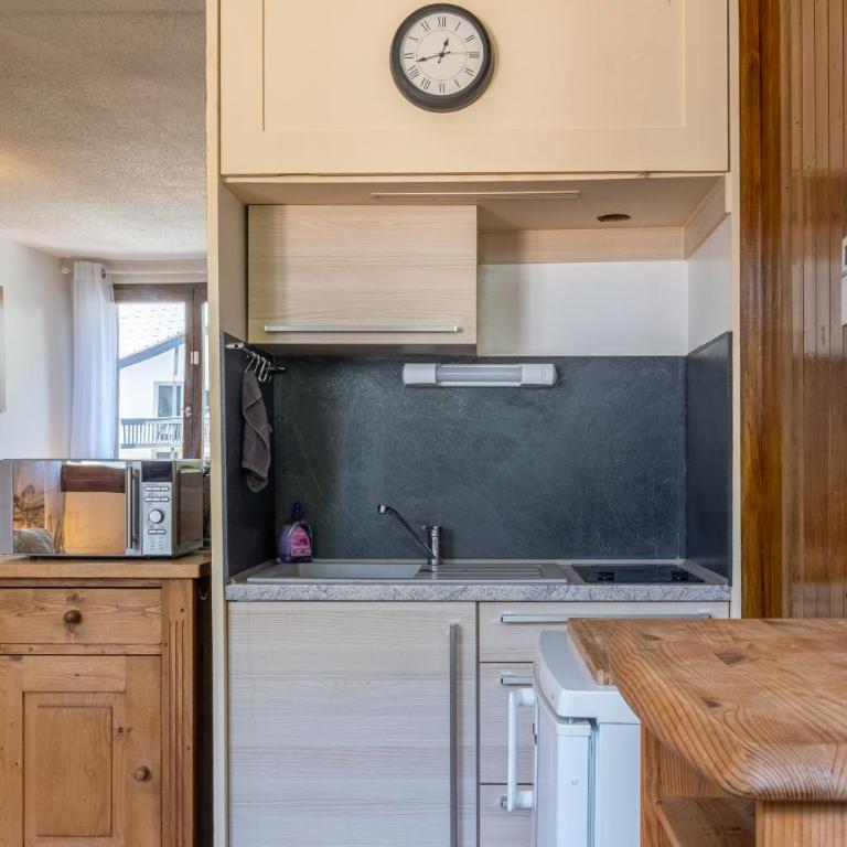 Gentianes - City center studio next to Aiguille du Midi lift - By Cozee Rentals - Studio-Apartment - 2
