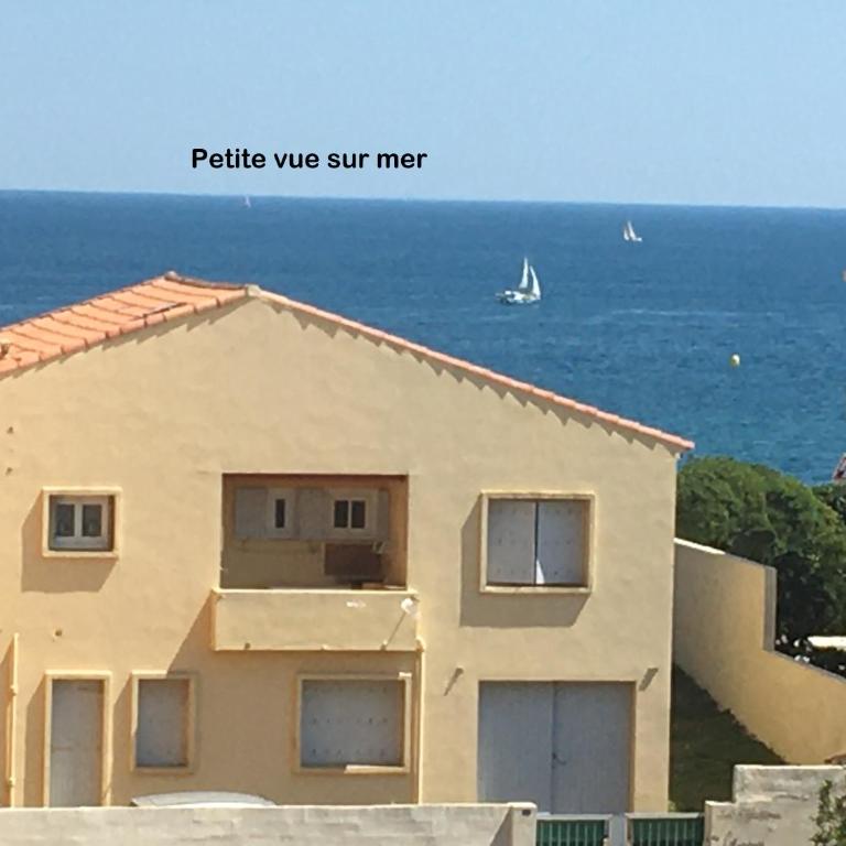 T3 CLIMATISE 40m2 Piscine Parking PRIVE 2 Chambres Secteur falaises 50 m de la plage Proche centre-port 4 Personnes - Double Room - 10