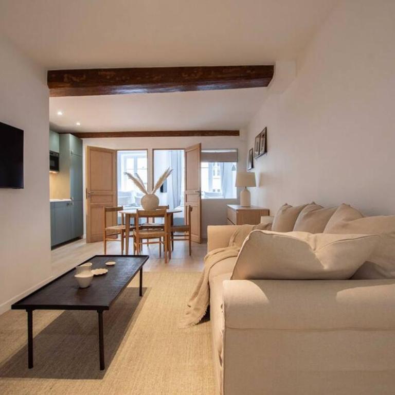 Sentier Historical Center II Luxury Design Apartment 3BR-8P - Three-Bedroom Apartment - 1