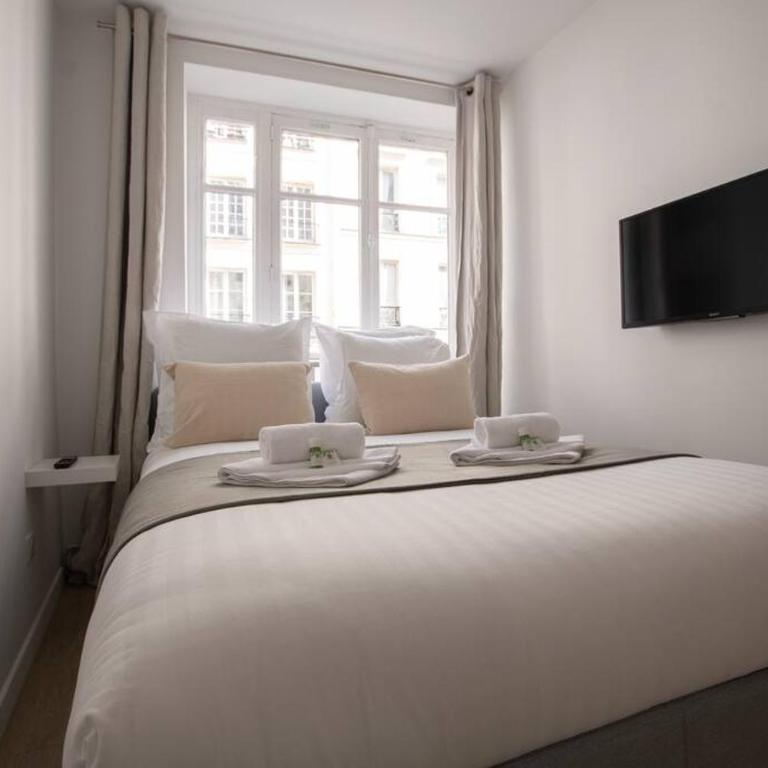 Sentier Historical Center II Luxury Design Apartment 3BR-8P - Three-Bedroom Apartment - 6