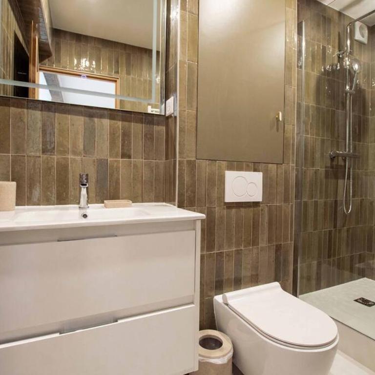 Sentier Historical Center II Luxury Design Apartment 3BR-8P - Three-Bedroom Apartment - 7