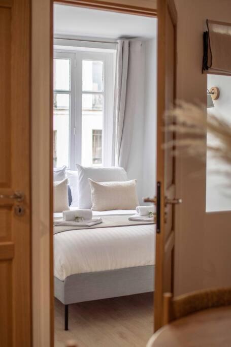Sentier Historical Center II Luxury Design Apartment 3BR-8P - Three-Bedroom Apartment - 8