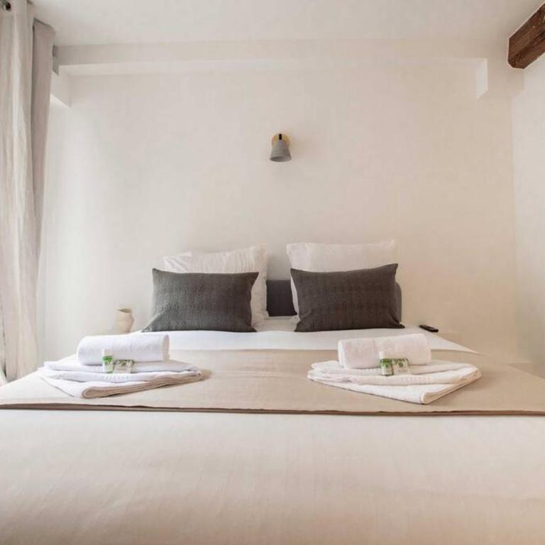 Sentier Historical Center II Luxury Design Apartment 3BR-8P - Three-Bedroom Apartment - 11