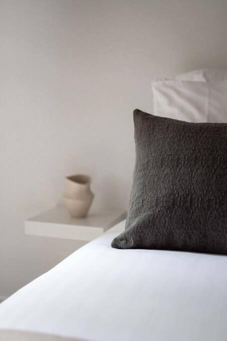 Sentier Historical Center II Luxury Design Apartment 3BR-8P - Three-Bedroom Apartment - 14