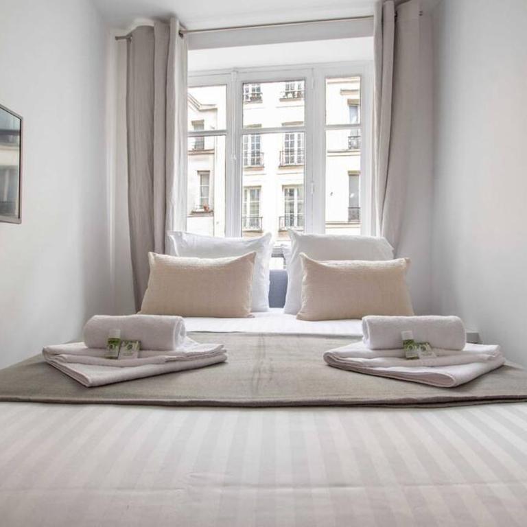 Sentier Historical Center II Luxury Design Apartment 3BR-8P - Three-Bedroom Apartment - 25