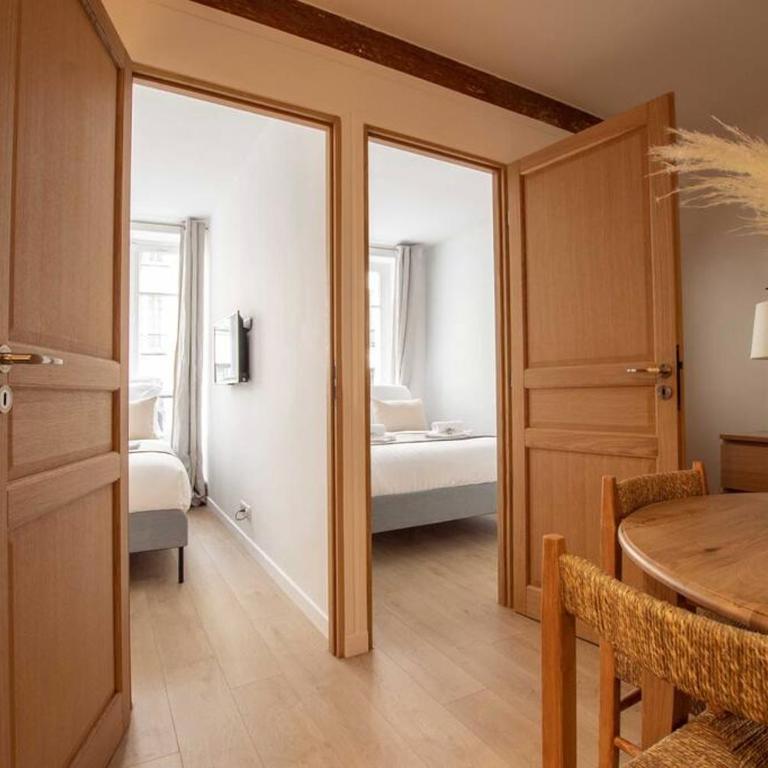 Sentier Historical Center II Luxury Design Apartment 3BR-8P - Three-Bedroom Apartment - 28