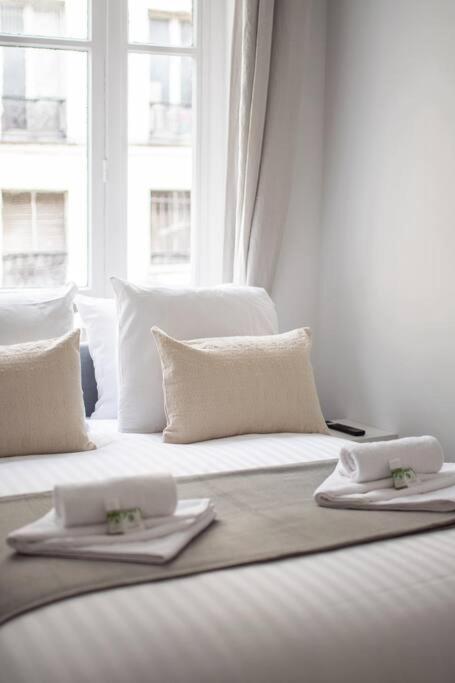 Sentier Historical Center II Luxury Design Apartment 3BR-8P - Three-Bedroom Apartment - 30