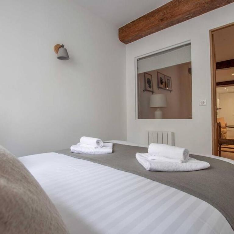 Sentier Historical Center II Luxury Design Apartment 3BR-8P - Three-Bedroom Apartment - 32