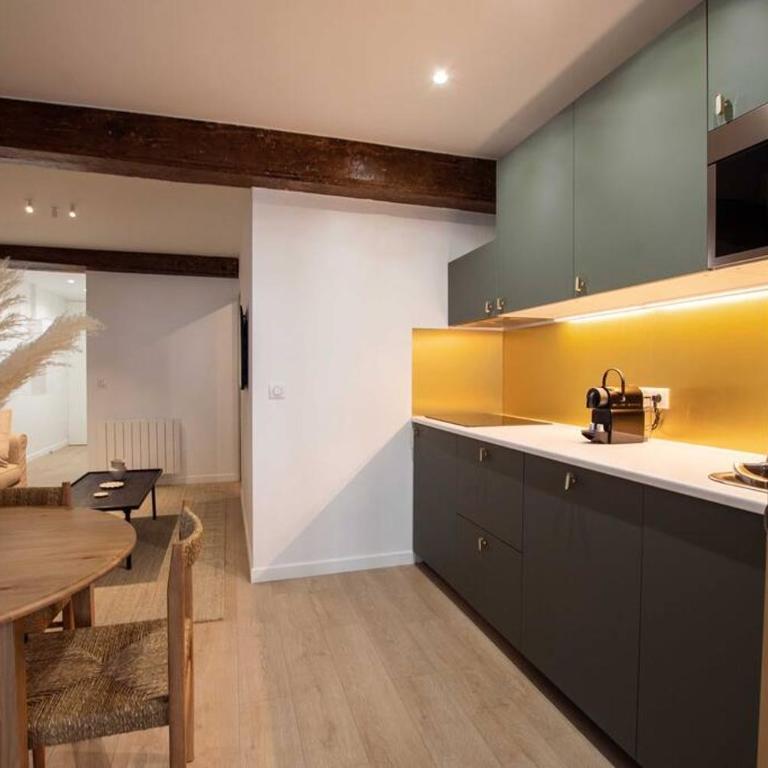 Sentier Historical Center II Luxury Design Apartment 3BR-8P - Three-Bedroom Apartment - 39