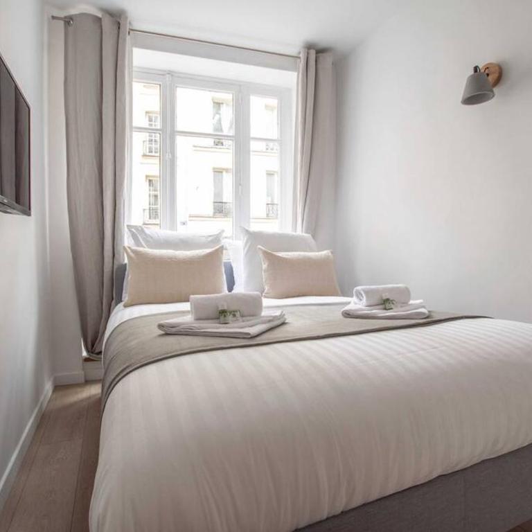 Sentier Historical Center II Luxury Design Apartment 3BR-8P - Three-Bedroom Apartment - 41