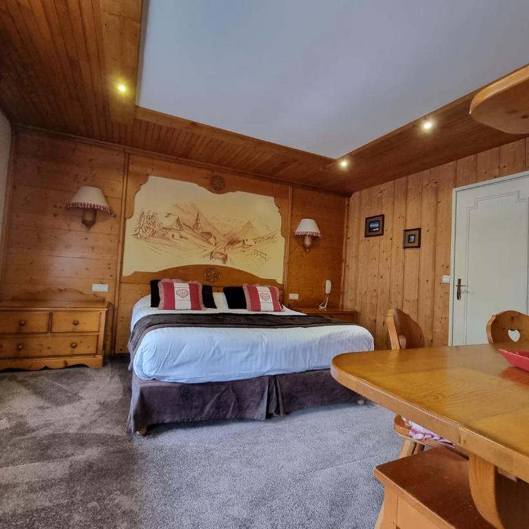 Hôtel Le Sporting - Chambre Familiale (2 Adultes et 2 Enfants) - 7
