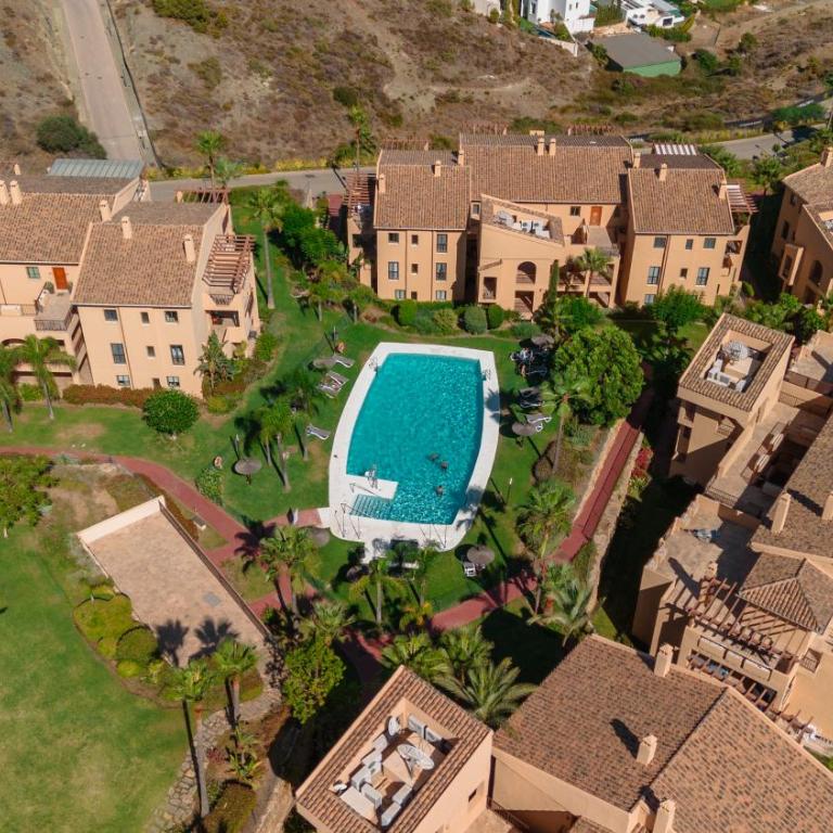 Beautiful apartment, with private terrace in Benahavís, Marbella - Two-Bedroom Apartment - 32