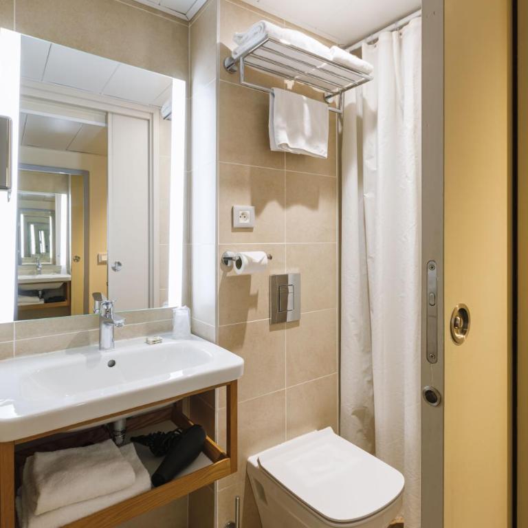 Hotel Des Remparts Lyon Perrache - Air-conditioned Classic Double Room - 5