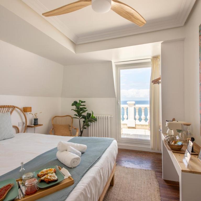 Far Out Inn - Habitación Doble con balcón y vistas al mar - 2