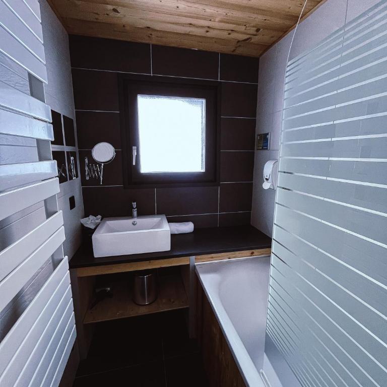 Chalet-Hôtel Les Rhodos - Chambre Quadruple Supérieure - Aravis - 3