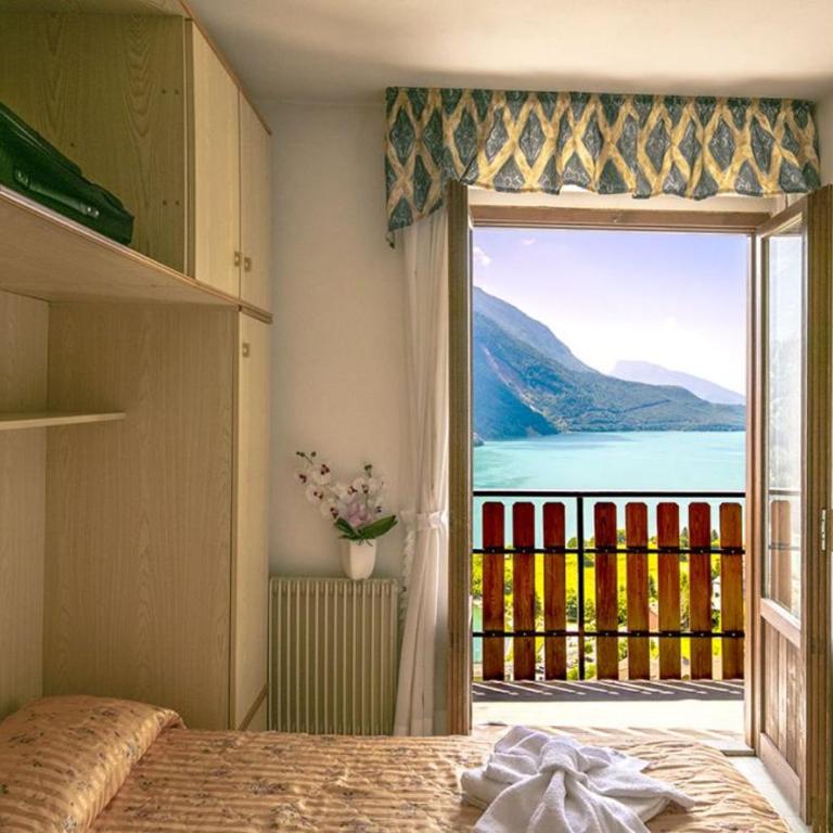 Hotel Aurora - Camera Matrimoniale con Vista Lago - 1