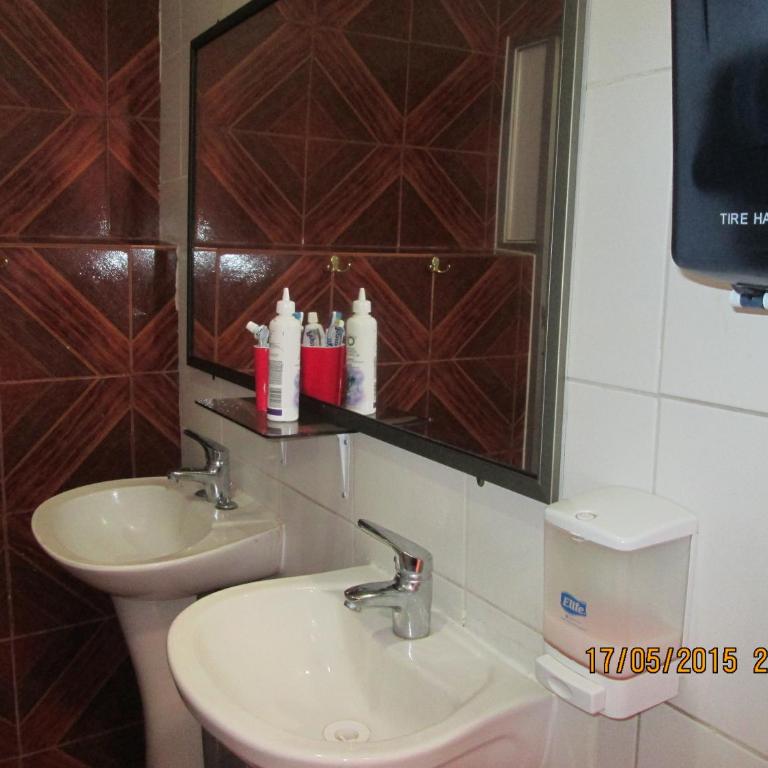 Hostal Koala - Double Room with Private Bathroom - 4