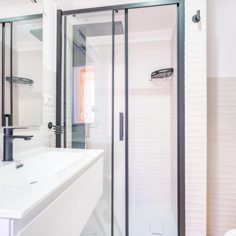 Sunscape Rooms Cagliari City Center - Camera Matrimoniale Deluxe con Balcone - 28
