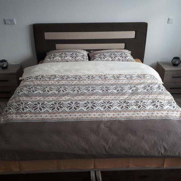 Modern Apartment close to city center. - Two-Bedroom Apartment with Balcony - 3