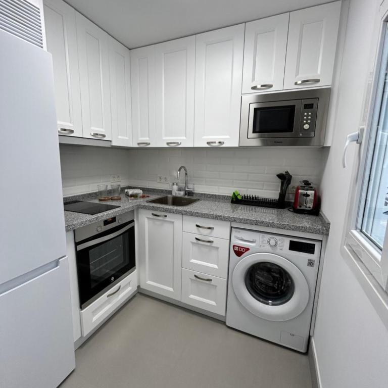 Mare Apartments Marbella - Apartment with Balcony - 8