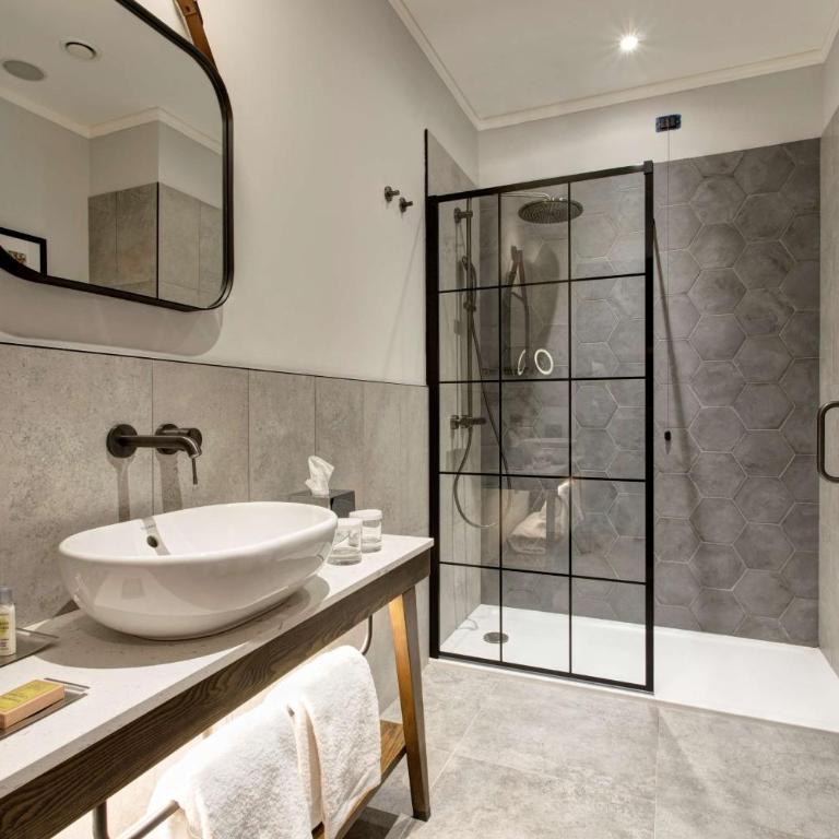 DoubleTree By Hilton Rome Monti - Camera King Deluxe - 3