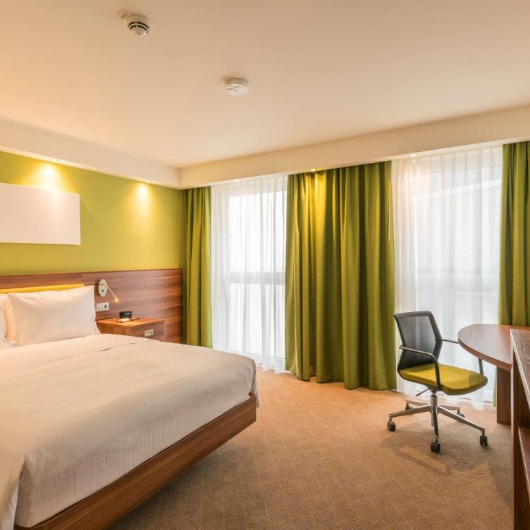 Hampton By Hilton Munich City West - Habitación con cama grande adaptada para personas de movilidad reducida - 1