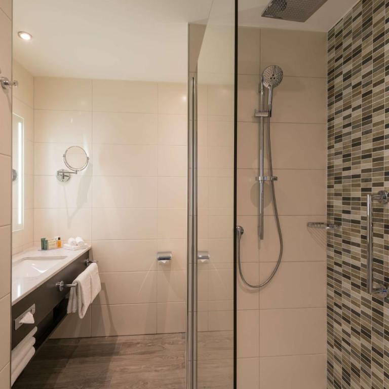 Hilton Garden Inn Munich City West - Zimmer mit Kingsize-Bett - 4