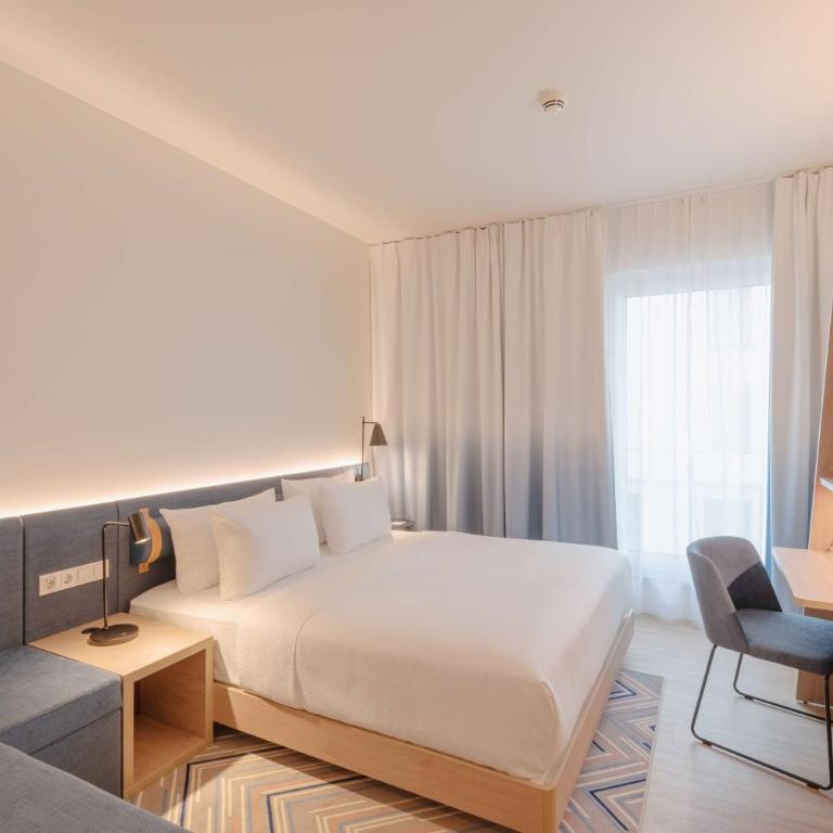 Hampton By Hilton Munich City North - Habitación con sofá cama - 1 cama grande - 3