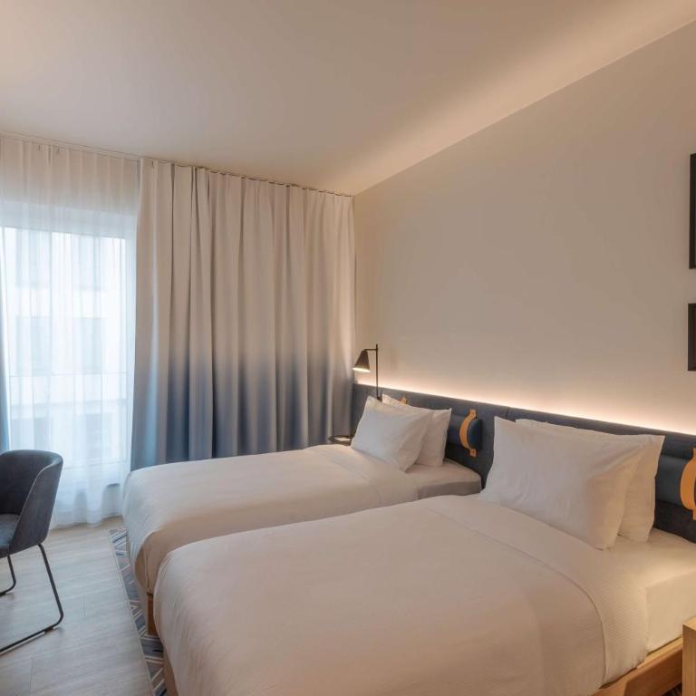 Hampton By Hilton Munich City North - Habitación con cama super extragrande - 4
