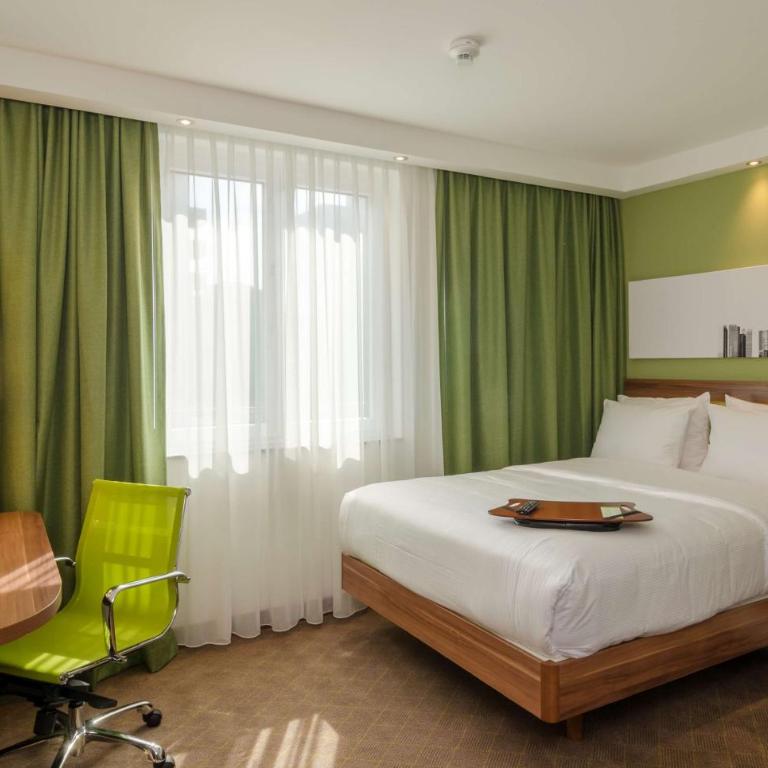 Hampton by Hilton Nürnberg City Center - Zimmer mit Queensize-Bett - 1