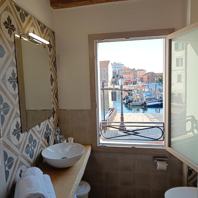 Casa Cuccagna Chioggia - Canal Vena View & Easy Drop-Off - Camera Matrimoniale Deluxe - 12