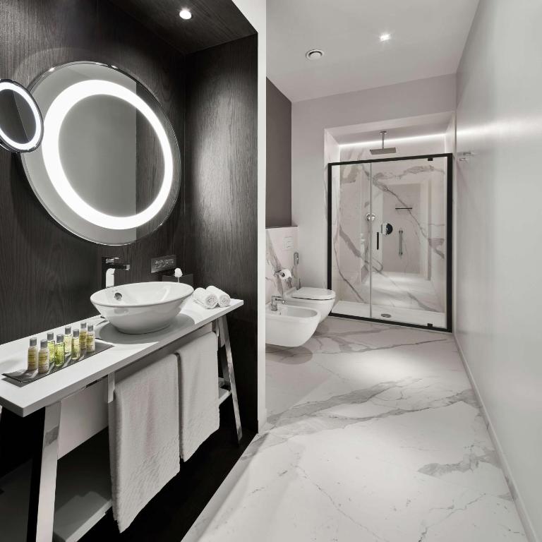 DoubleTree By Hilton Trieste - Suite King con 1 Camera da Letto - 2