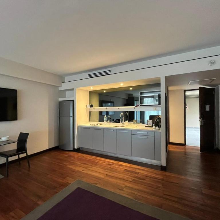 Las Suites Campos Eliseos - Master Suite with Two Double Beds - 8