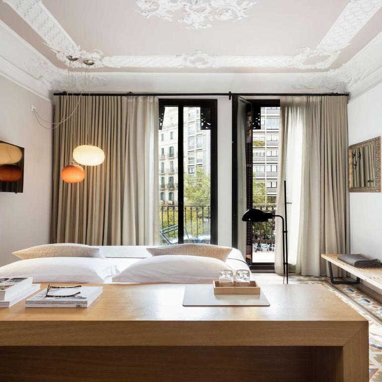 Alexandra Barcelona Hotel, Curio Collection by Hilton - Modernist Premium King Room - 2