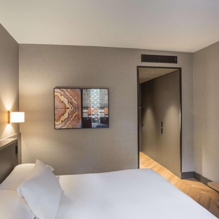 Alexandra Barcelona Hotel, Curio Collection by Hilton - Deluxe Room - 4