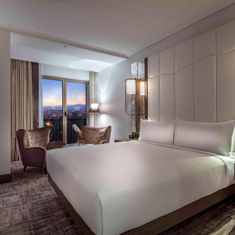 Hilton Podgorica Crna Gora - Junior King Suite - Lounge Access - 3