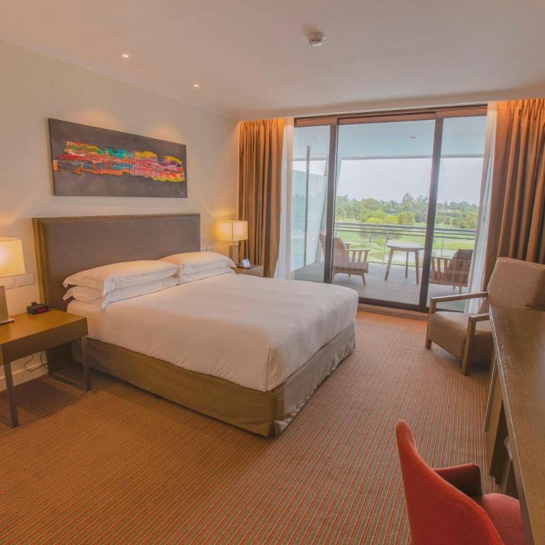 Hilton Pilar - King Room with Balcony - 5