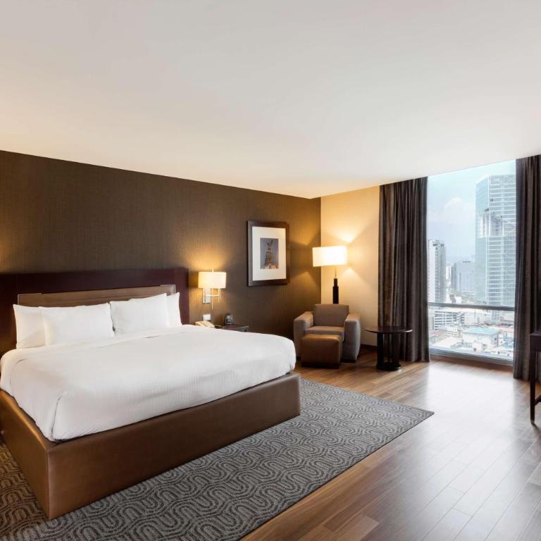 Hilton Mexico City Reforma - Habitación con cama extragrande - Adaptada para personas de movilidad reducida - 3