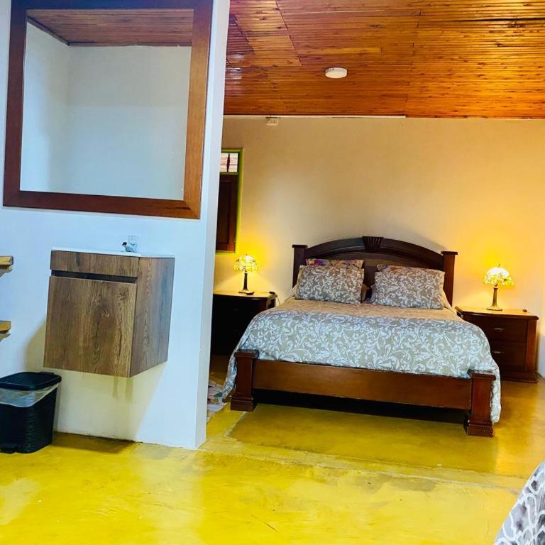 FINCA HOTEL EL LAUREL - Parque del Café - Habitación Triple - 2